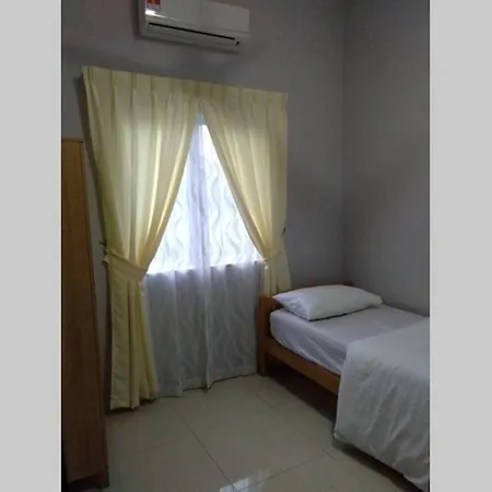 Meru Homestay Suitable For Up To 7 People Klang Exterior photo